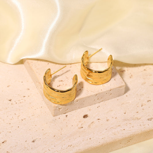 Boucles d’oreilles Sade Girl – Créoles Plaquées Or Élégance Minimaliste